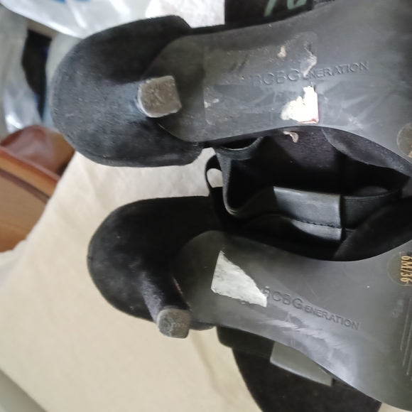 ❄️BCBG black strapy studded heels - Picture 6 of 8